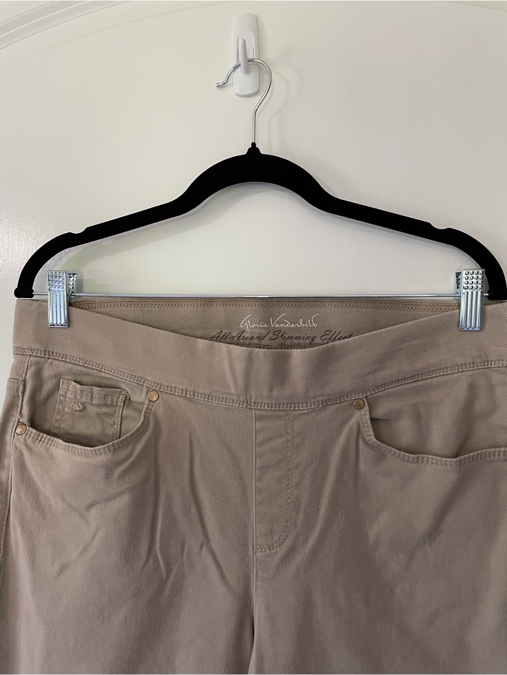 Gloria Vanderbilt Straight Leg Jeans in Taupe Beige